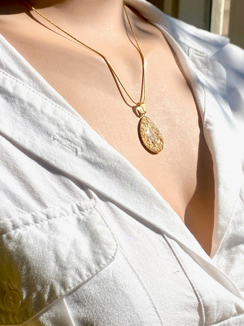 Bruidssluier in elegante gouden druppelhanger