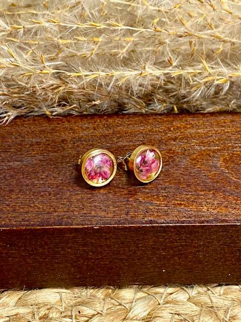 gold plated oorstekers met echte bloemen