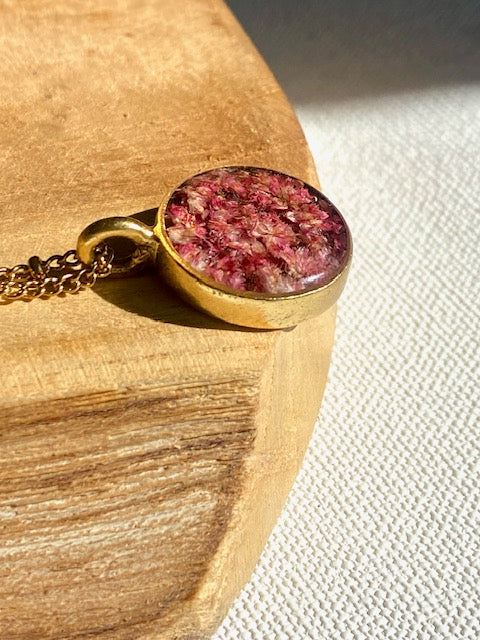 Gold plated (24k) round pendant with red Amaranth.