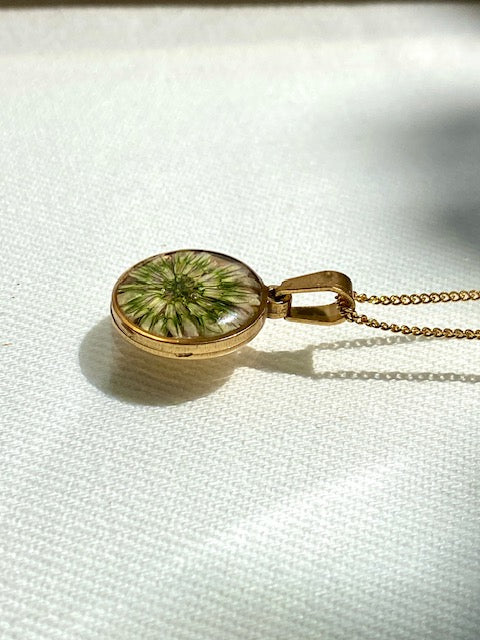 Klaverbloem in gold-plated hanger - magisch patroon