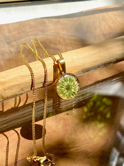 Klaverbloem in gold-plated hanger - magisch patroon