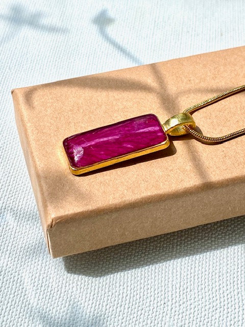 Echt rozenblad in rechthoekige hanger | geboortebloem juni