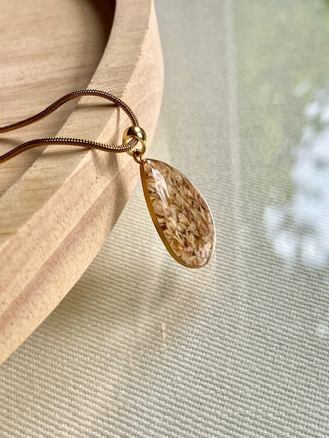 Bruidssluier in elegante gouden druppelhanger