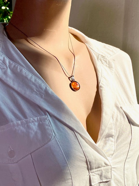 Handgemaakte botanische ketting met gedroogde goudsbloem
