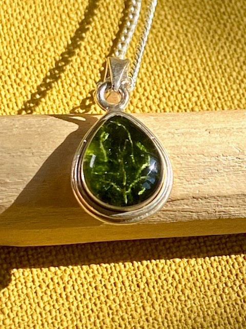 Exclusive silver drop pendant with moss.