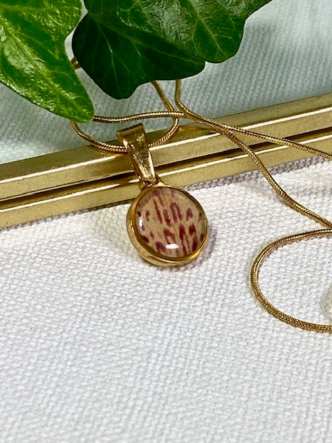 goldplated hanger azalea blad.