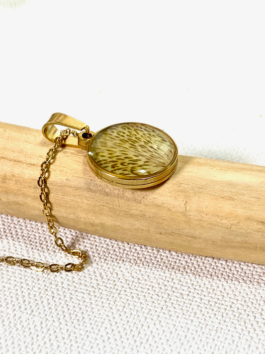 handgemaakte gold plated ronde hanger met echte azalea