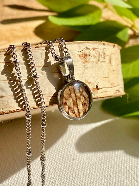 Botanische ketting met gedroogde kievitsbloem 