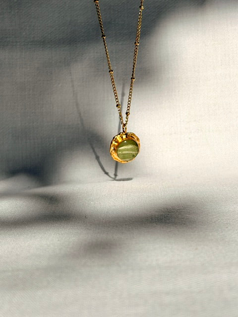 Botanisch sieraad met varenblad handgemaakt door BeLeaf Art