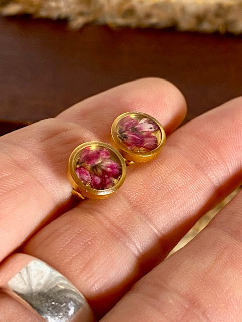 gold plated botanische oorstekers met bloempjes