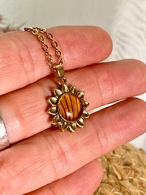 Flower pendant with real trumpet flower.