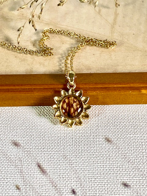 bloem hanger met fritillaria