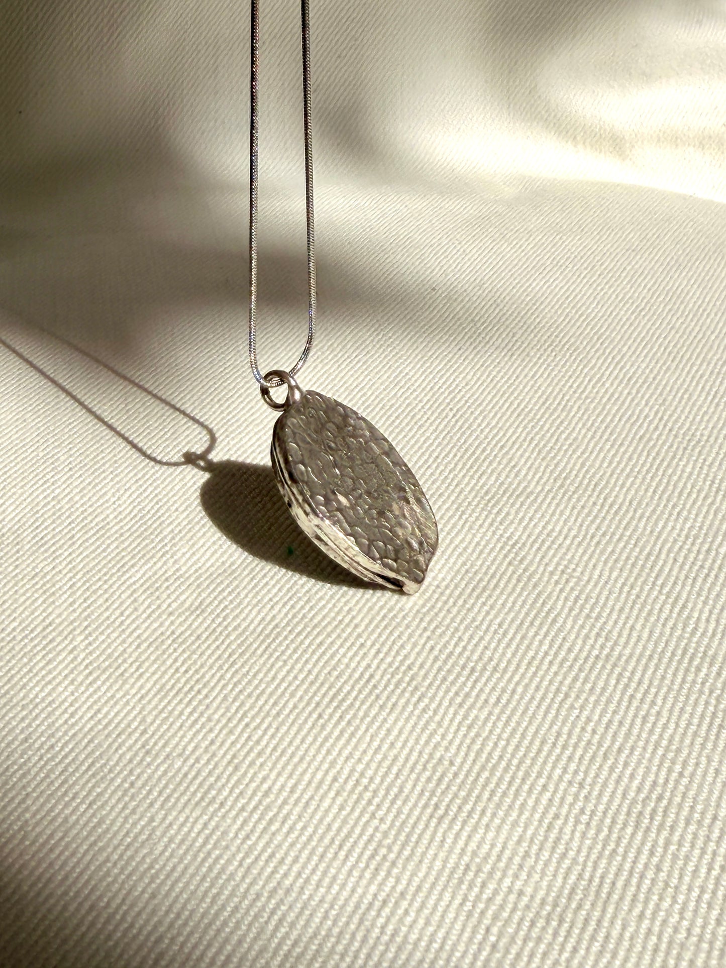 Silver-plated oval pendant (brass) with green moss.