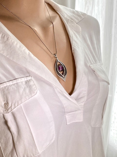 prachtige verzilverde ketting
 met klein rozenblad