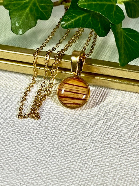 gold plated natuursieraad met echte bloem