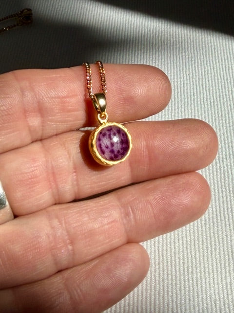 rond hangertje echte paarse orchidee 22k verguld 10mm BeLeaf Art