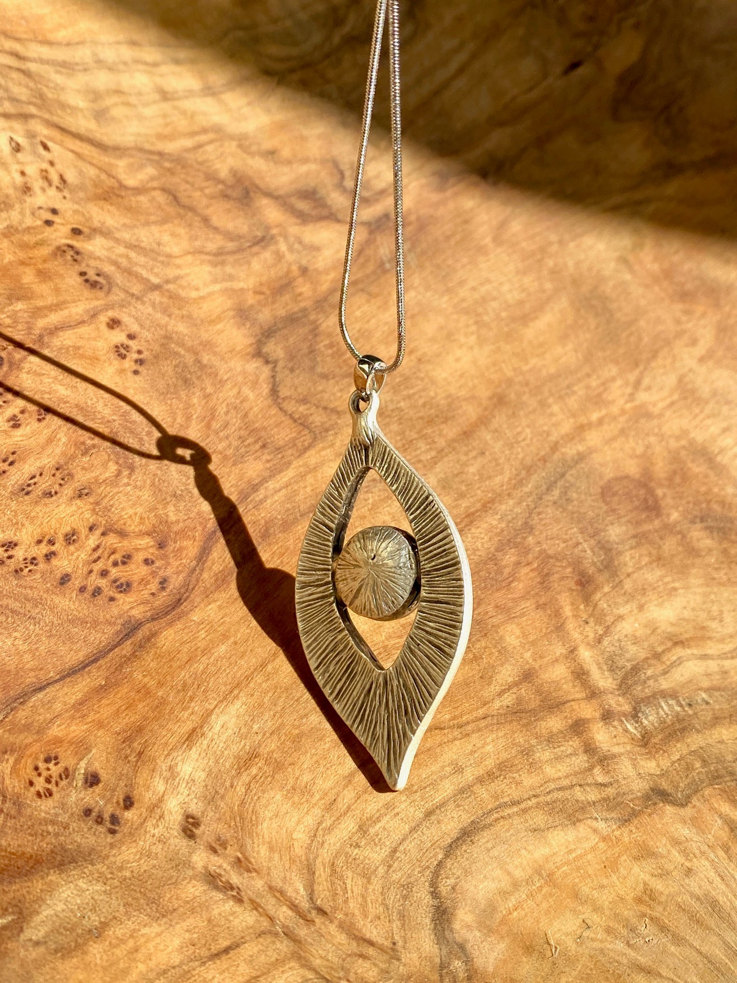 Boho hanger met rozenblad.