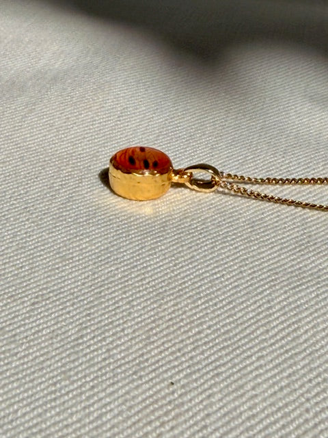 BeLeaf Art kleine ronde hanger 22k verguld met tijgerlelie stippen
