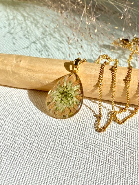 Drop pendant with clover flower
