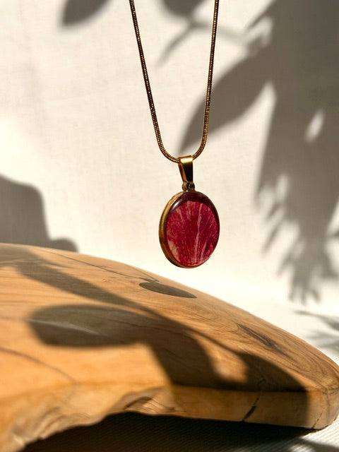 Botanical necklace met echt rozenblad, duurzaam handgemaakt natuursieraad