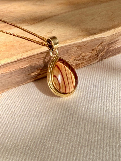 exclusieve vergulde druppelhanger met echte bloem van BeLeaf Art