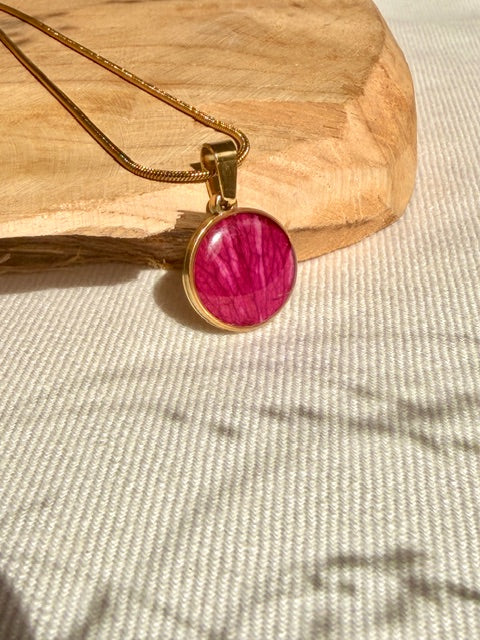 ronde hanger roze rozenblad 18k gold plated detail nerven roos