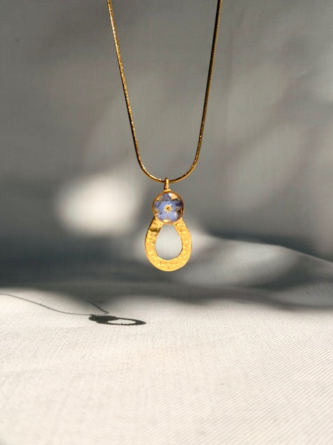 vergulde hanger met blauw vergeet me nietje BeLeaf Art