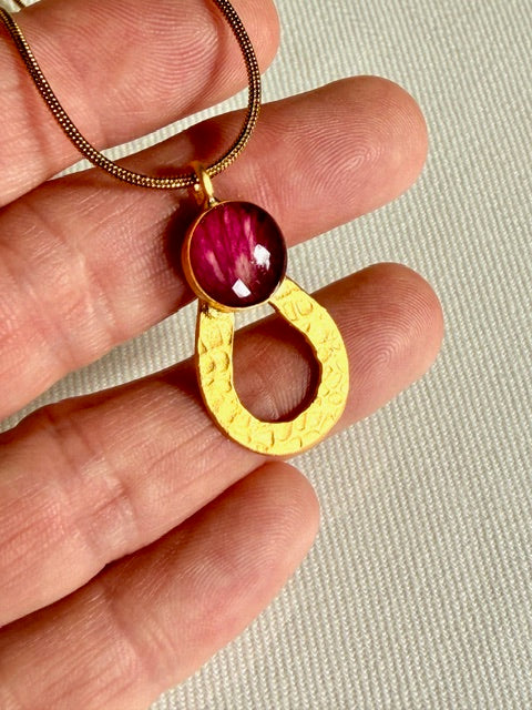 BeLeaf Art hanger met natuurlijk rozenblad en kleurcontrast