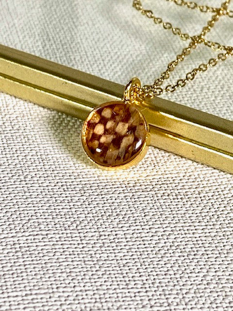 kievitsbloem in brass hanger