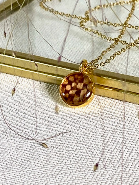 kievitsbloem in brass hanger