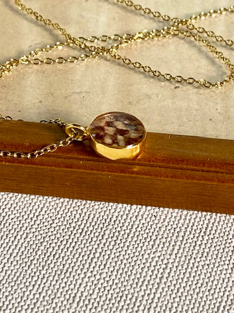 kievitsbloem in brass hanger