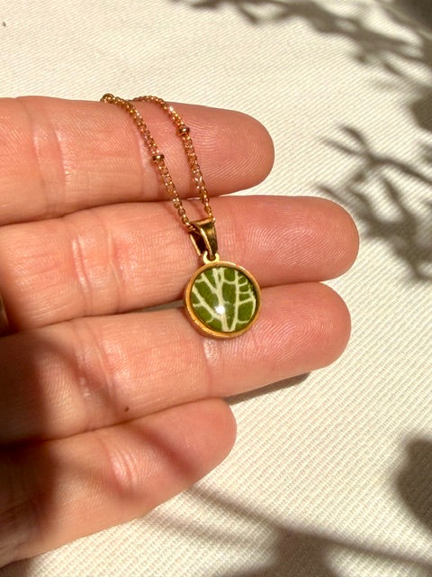 Mini hanger van 10 mm met echt Fittonia blad verwerkt in hars