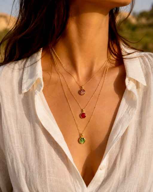 Botanical jewelry met echte bloemen en pkangten handgemaakt in Amsterdam