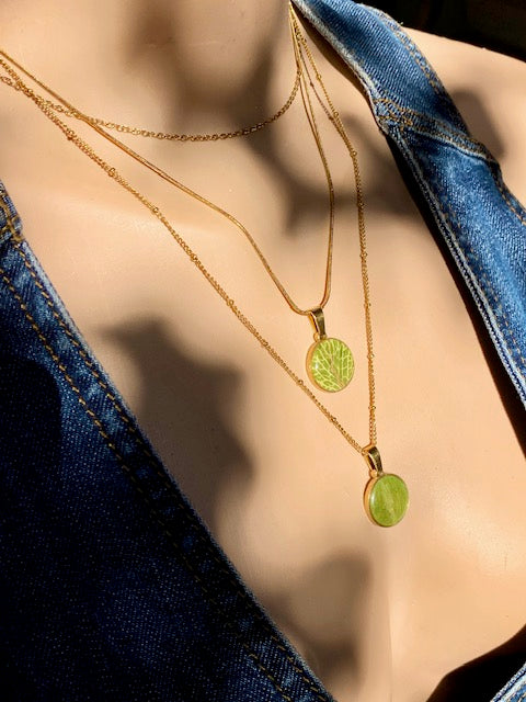 botanische necklaces layered with green leaves