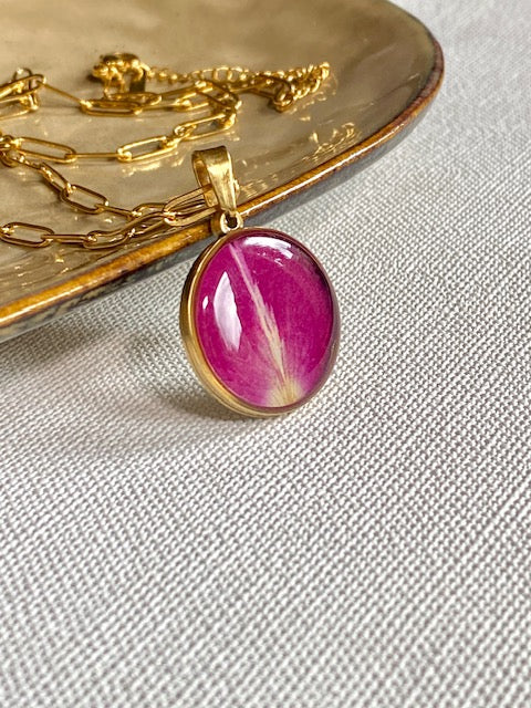 handmade necklace with real rose petal goldplated wit paperclip necklace