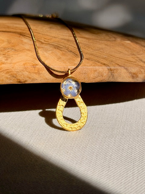 open druppel hanger, 22k verguld, met echt bloemdetail blauw