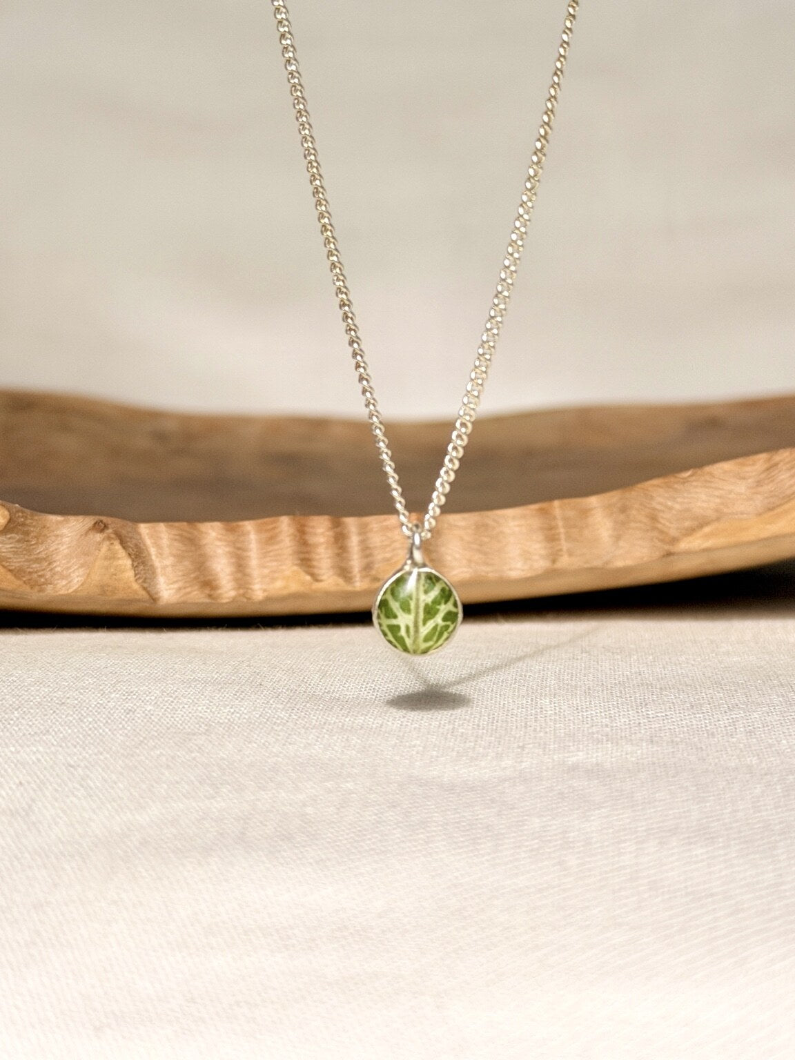 Zilveren ketting met ronde mozaïekplant hanger van 8 mm
